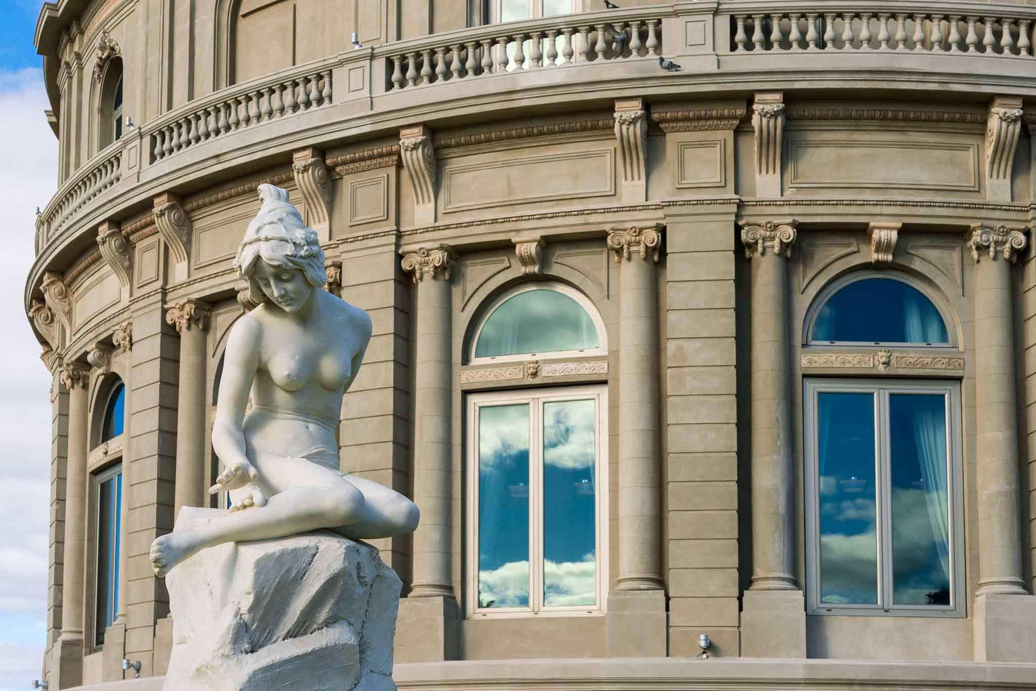 Sofitel Montevideo Casino Carrasco & Spa Exteriér fotografie The sculpture in 2011