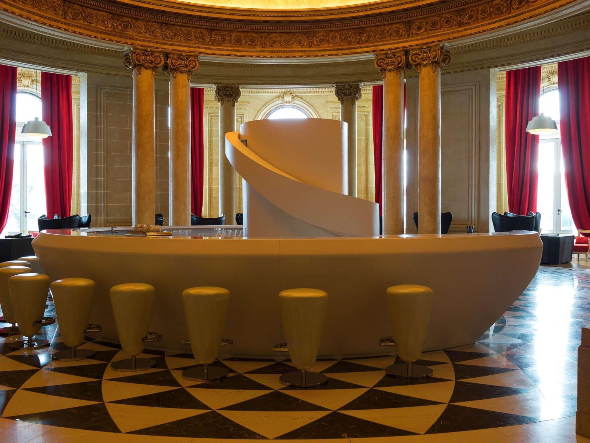 Sofitel Montevideo Casino Carrasco & Spa Exteriér fotografie The bar at the Hotel de Crillon