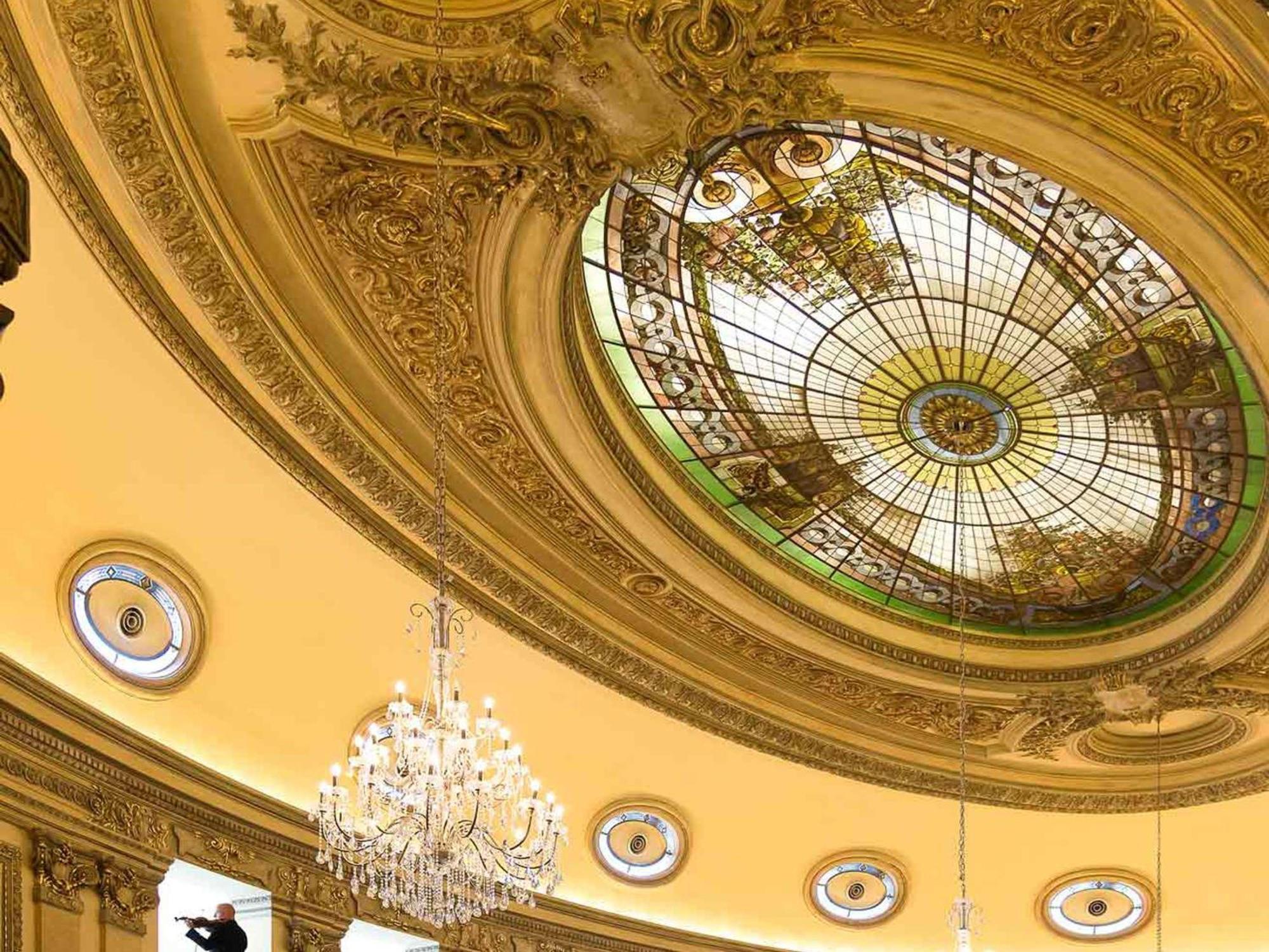 Sofitel Montevideo Casino Carrasco & Spa Exteriér fotografie Ceiling of the ballroom