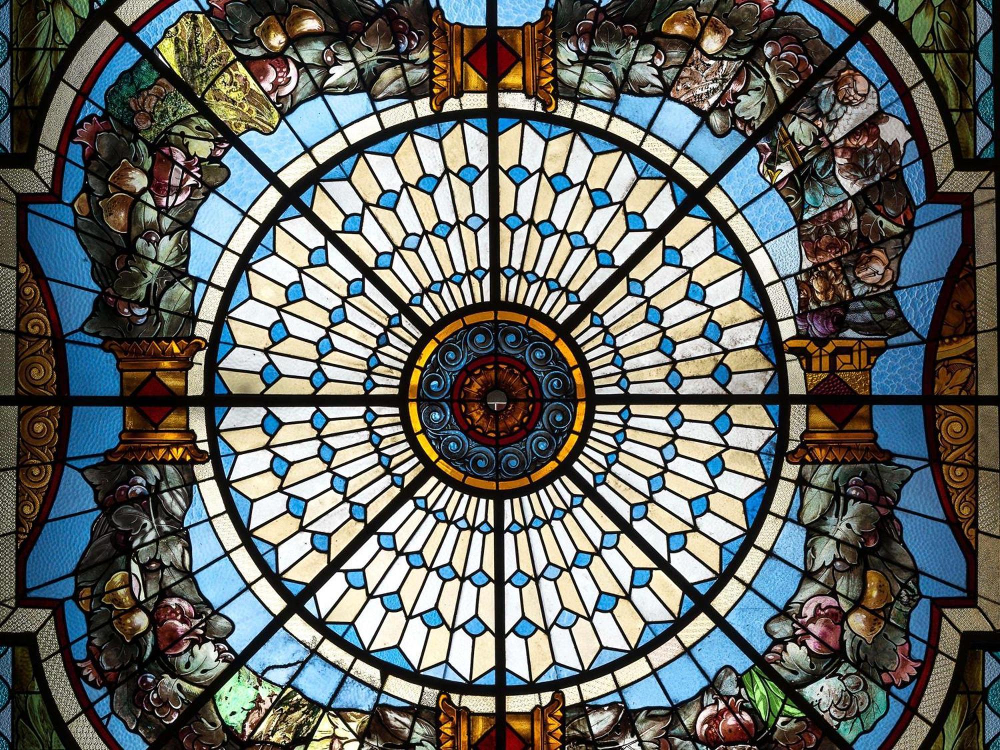 Sofitel Montevideo Casino Carrasco & Spa Exteriér fotografie The stained glass ceiling of the sanctuary