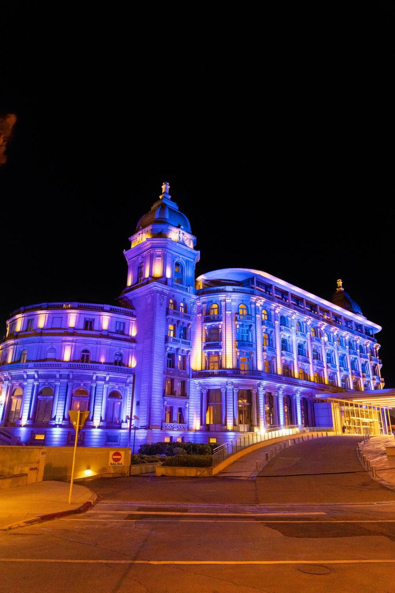 Sofitel Montevideo Casino Carrasco & Spa Exteriér fotografie The hotel at night