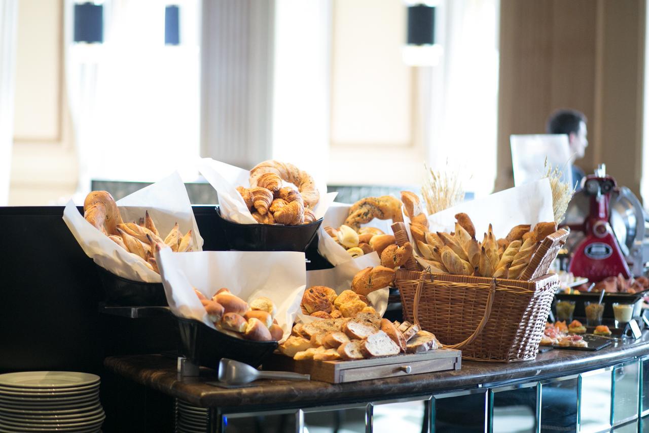 Sofitel Montevideo Casino Carrasco & Spa Exteriér fotografie A bread station