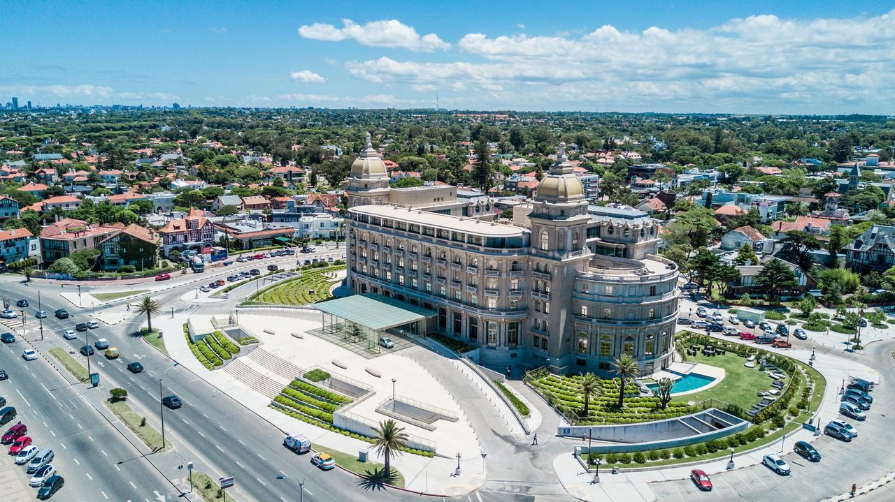 Sofitel Montevideo Casino Carrasco & Spa Exteriér fotografie Aerial view of the hotel